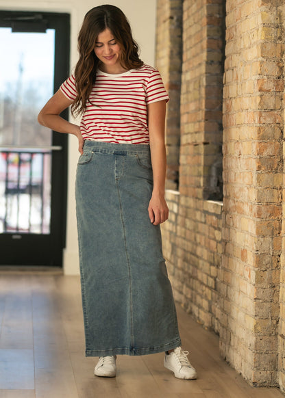 Donna Classic Wash Maxi Denim Skirt